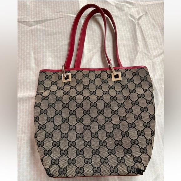 Authentic Gucci Shoulder Bag - Picture 2 of 3